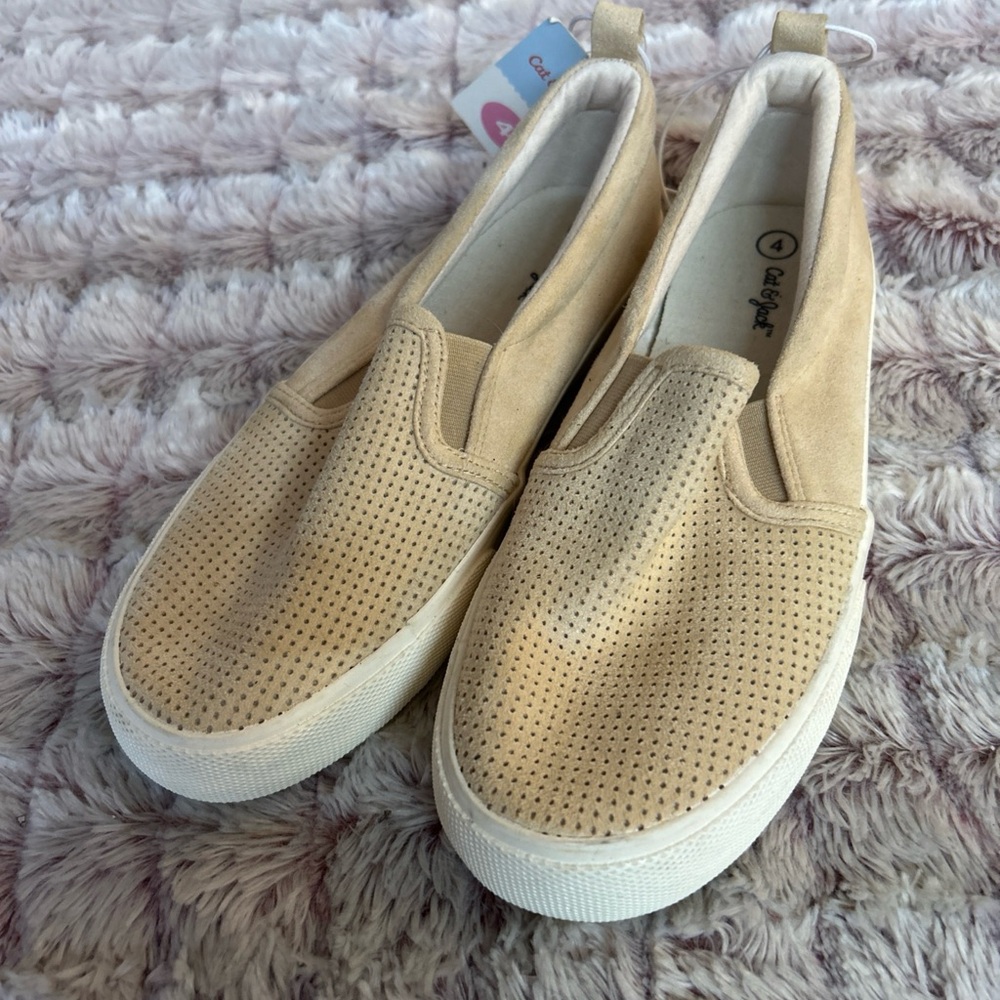 Cat & Jack Casual Beige Slip-On Sneakers size 4 - Picture 5 of 6
